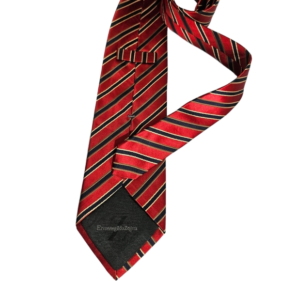 ERMENEGILDO ZEGNA Red Striped Silk LUXURY Tie ITALY - Picture 2 of 4